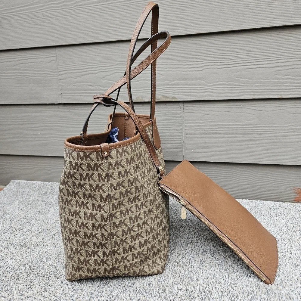 Michael Kors Signature Reversible Tote Handbag Purse & Wristlet Monogram / Brown